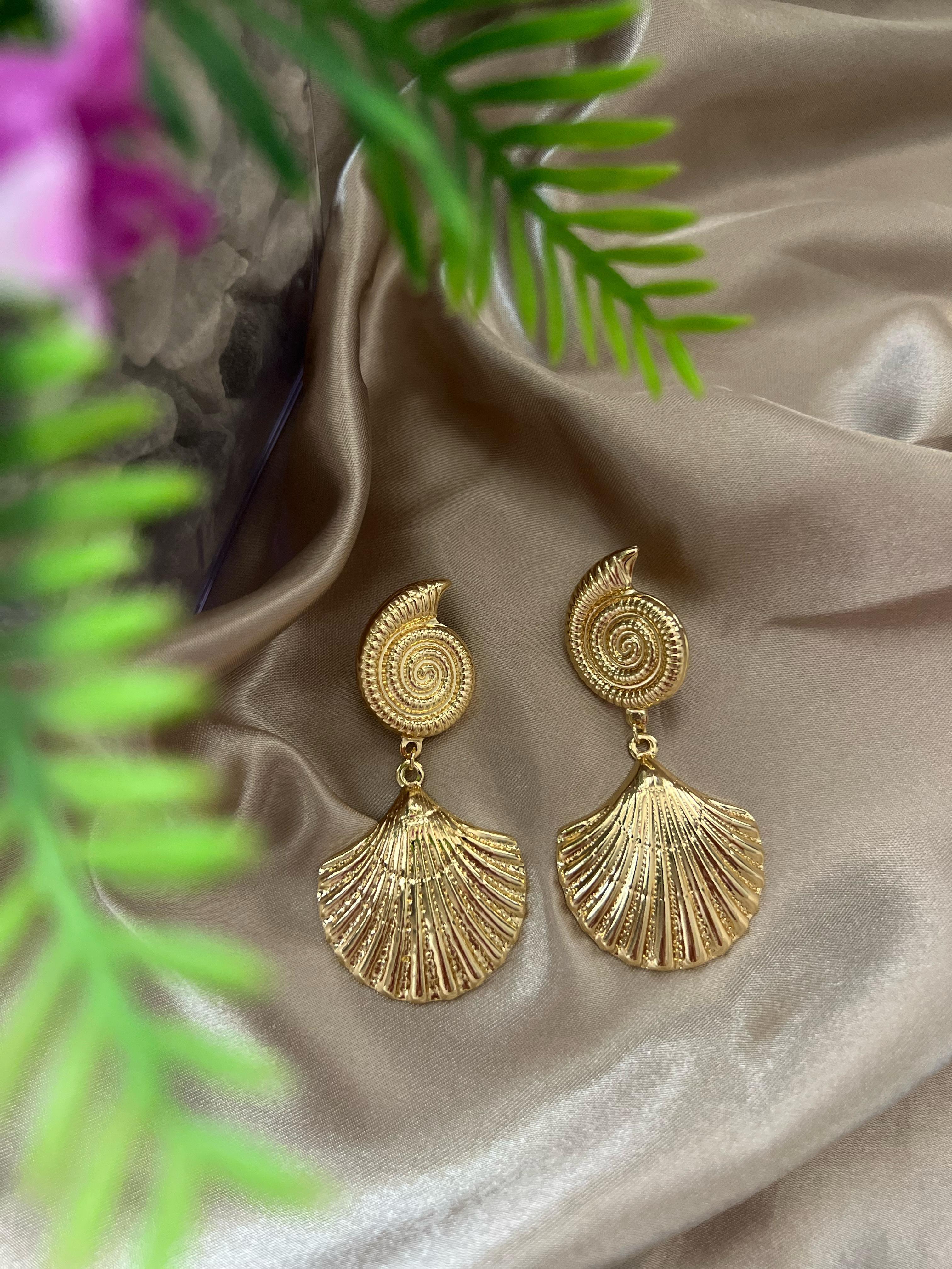 Seashell Gold Earrings