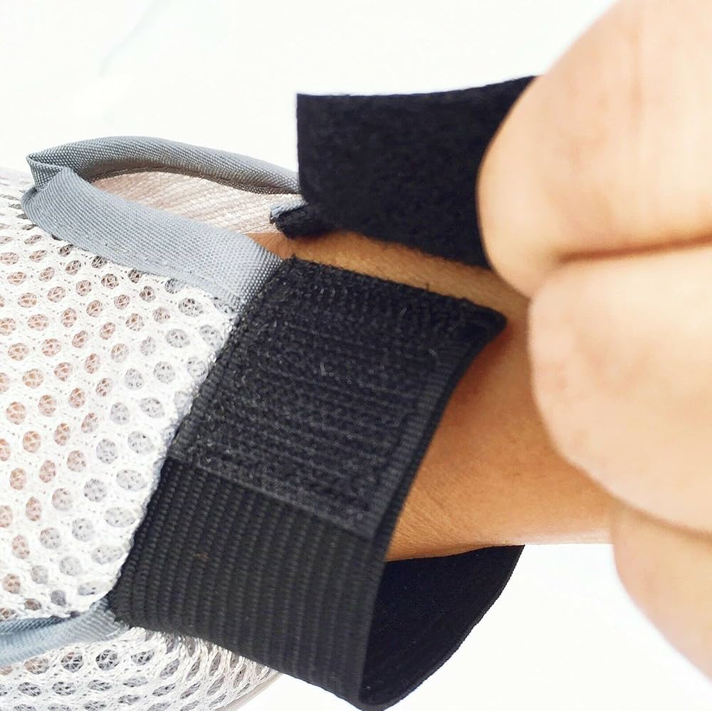 Silicone Pet Grooming Glove – Deshedding & Bathing Brush